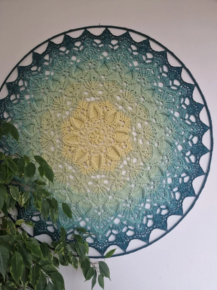 Duhové klubíčko Daisy ART: Světlo nad hladinou