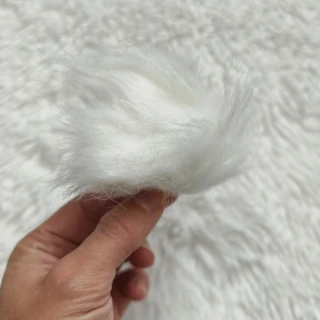 Bílá bambule na čepici, 7 cm